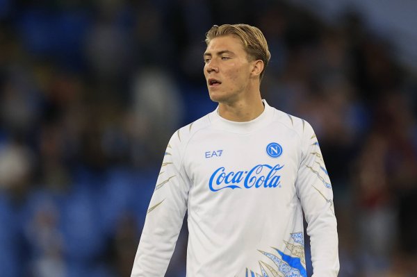 12场4球，TA：那不勒斯惬意霍伊伦的发挥，球员填补了卢卡库伤缺