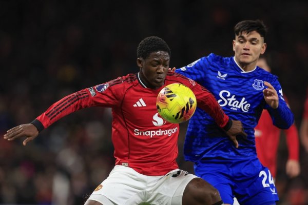 TA：曼联商酌安德森、沃顿、巴莱巴，梅努的改日存在不笃定性